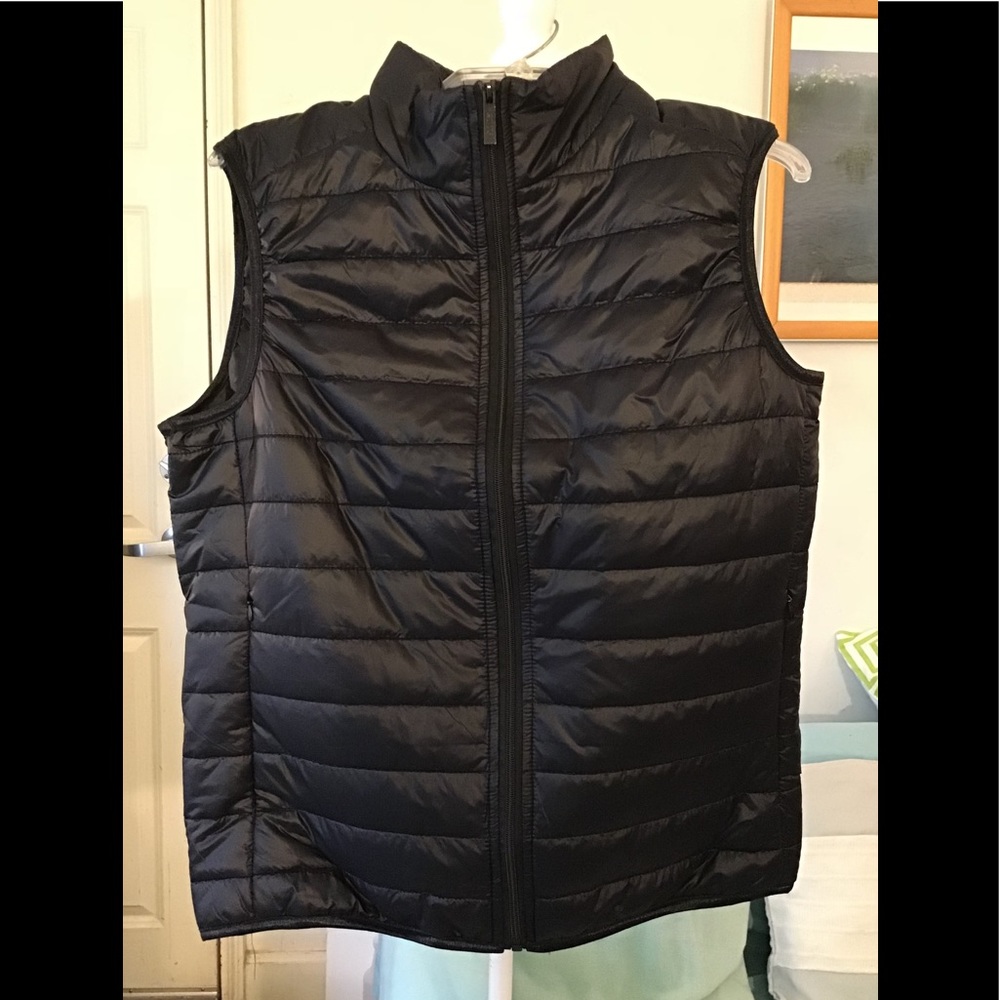 NWT Black light puffy vest. M